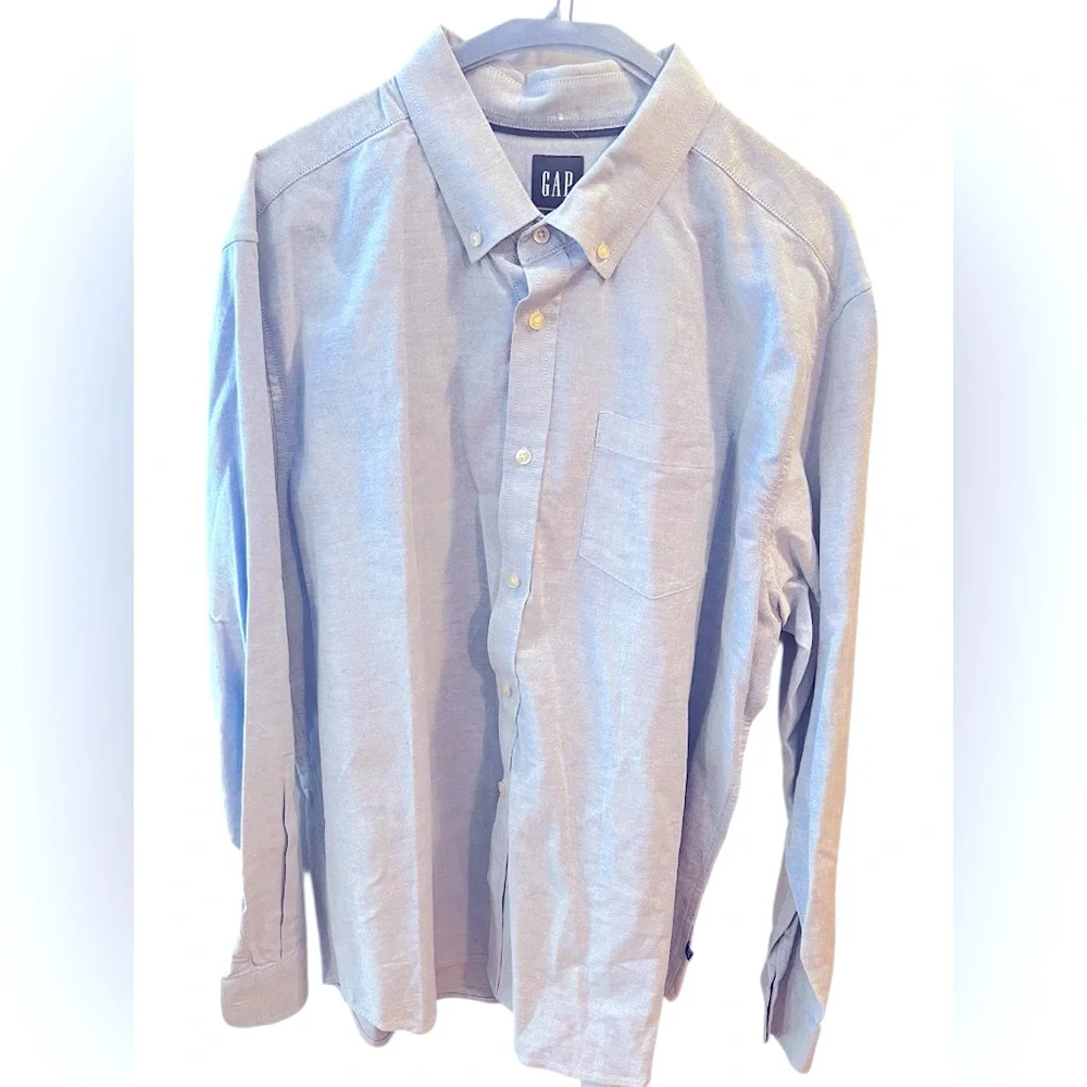 Light Blue Oxford Long Sleeve Button Up Shirt by the Gap. Size=XL